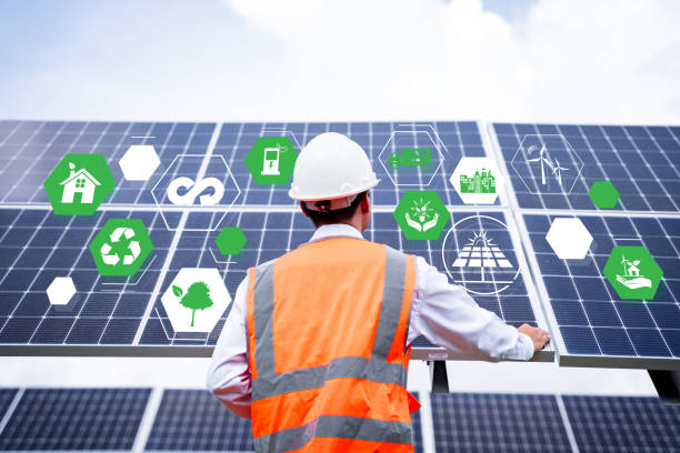 商人参观太阳能发电厂，检查发电系统的运行情况。太阳能电池板是一种可替代的电力来源，是未来可持续发展的资源。